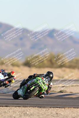 media/Dec-07-2025-CVMA (Sun) [[3e7d2de5dc]]/Race 16-Formula Middleweight/